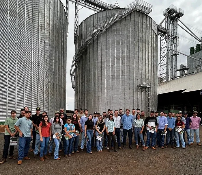 Diretora da Ambifort esclarece sobre Licenciamento Ambiental para Estudantes de Agronomia em visita técnica